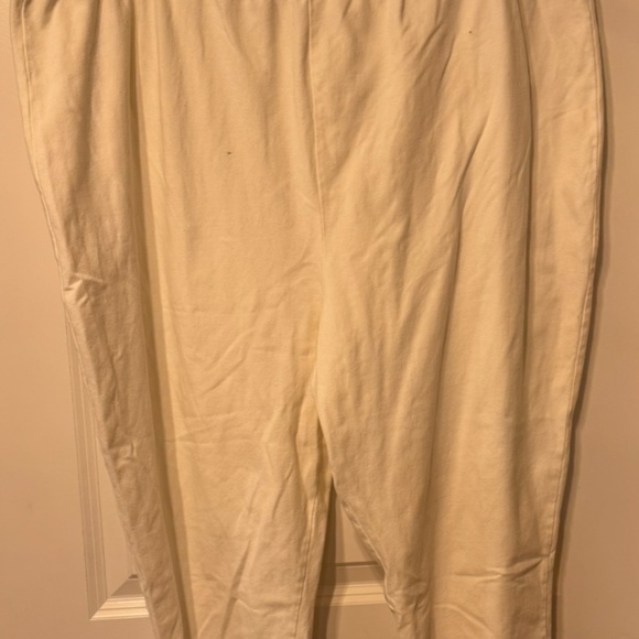 Ivory Capri Leggings w/ Lace Hem - Picture 9 of 11